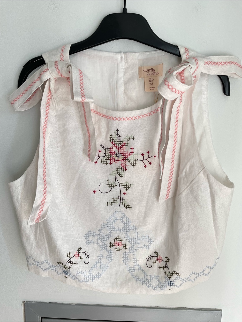 NWT CAMILA COELHO Embroidered White Two-Piece Set with Floral Motif - Picture 2 of 16